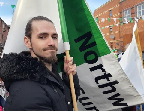 Ré helps carry the banner